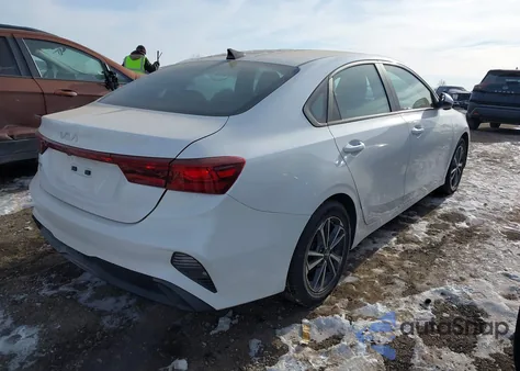 2023 Kia Forte Lxs z USA, uszkodzony, nr VIN 3KPF24AD2PE643934